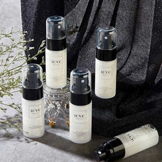 Nedmattande och vattenfast settingspray för smink med SPF 45