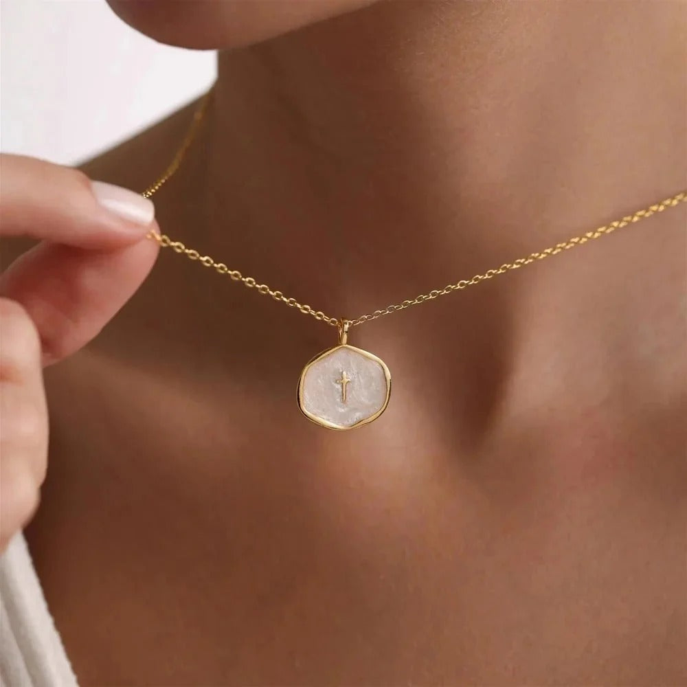 Halsband med kristet kors