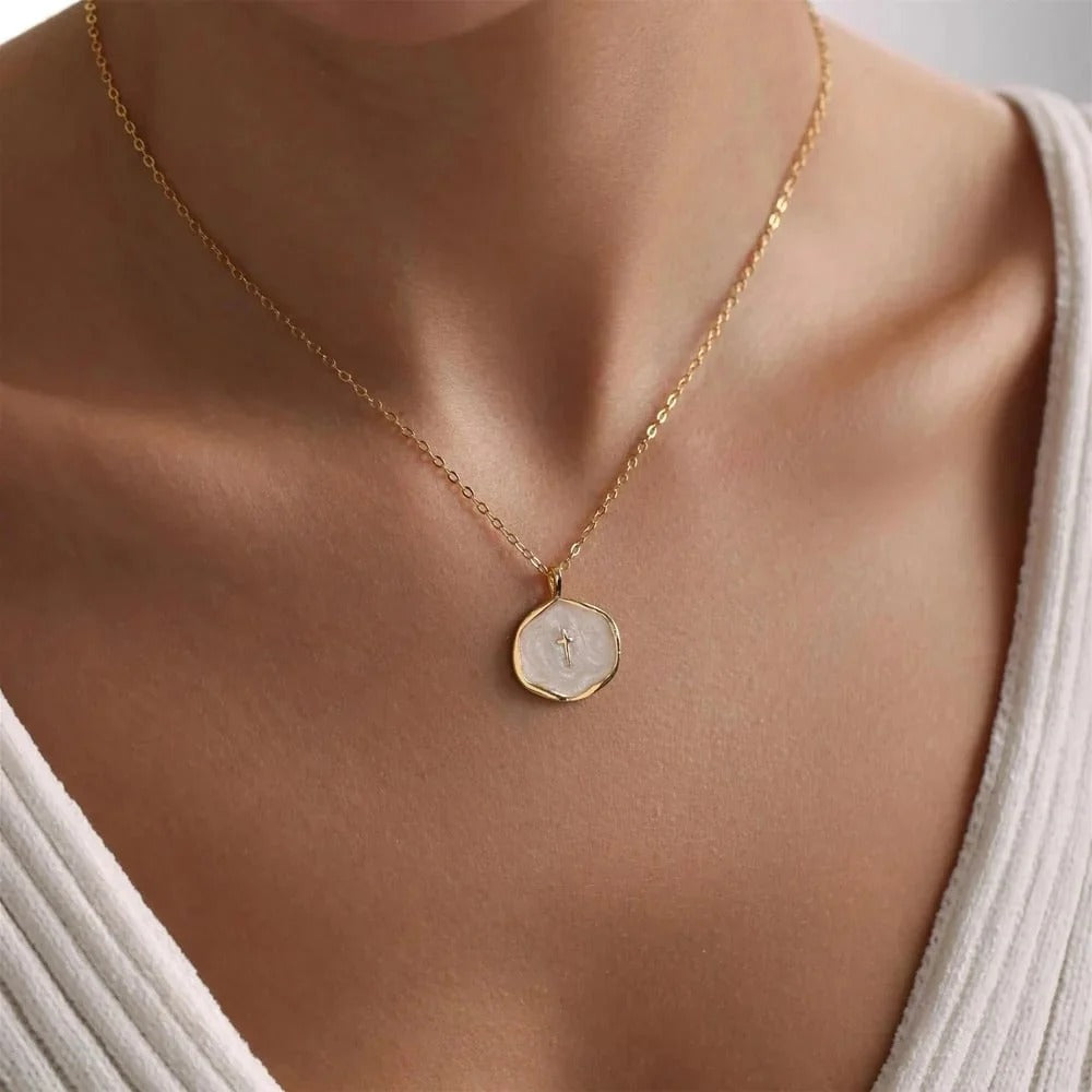 Halsband med kristet kors